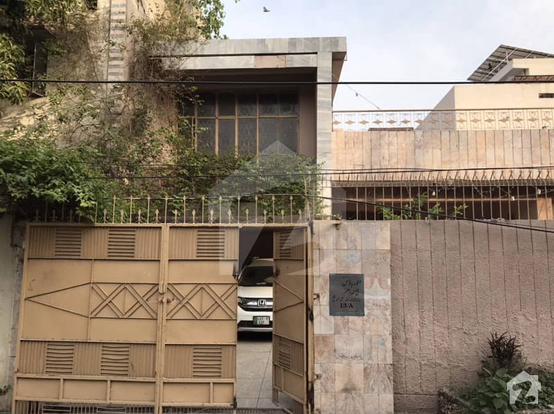 House Is Avaiable For Sale In 13 A Salik Street