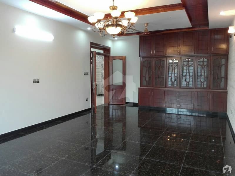 نیشنل پولیس فاؤنڈیشن او ۔ 9 اسلام آباد میں 6 کمروں کا 1 کنال مکان 2.95 کروڑ میں برائے فروخت۔