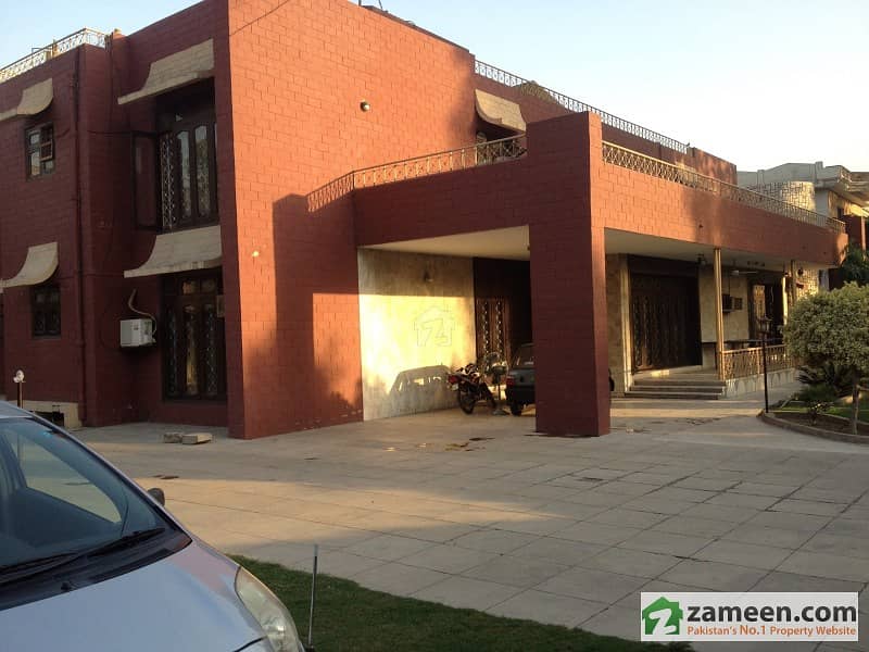 04 Kanal Used Bungalow For Sale Sarwar Road - Lahore Cantt