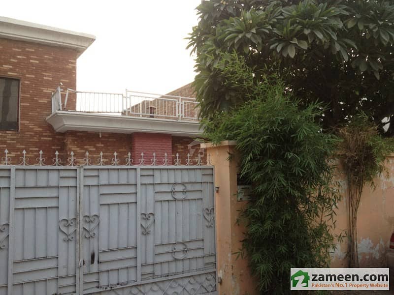 Best Investment Time Good Opportunity To Avail 30 Marla Commercial House