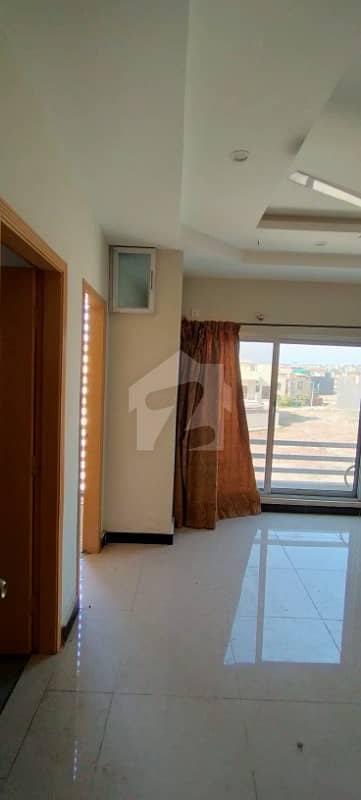 One Bed Apartment With Open Kitchen Sitting Area One Bath Proper Separate Bed