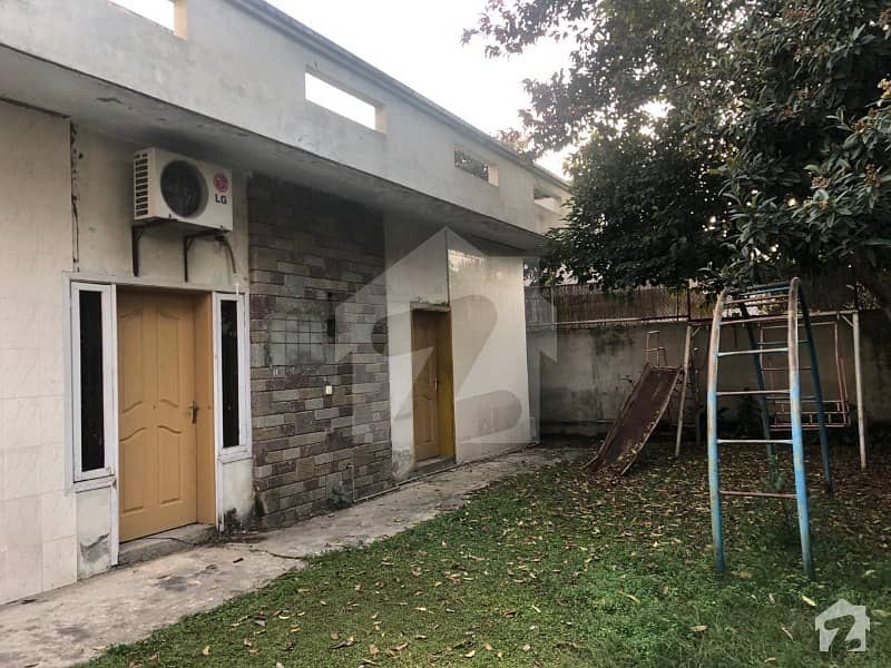 50x90 500 Sq Yards Old House For Sale