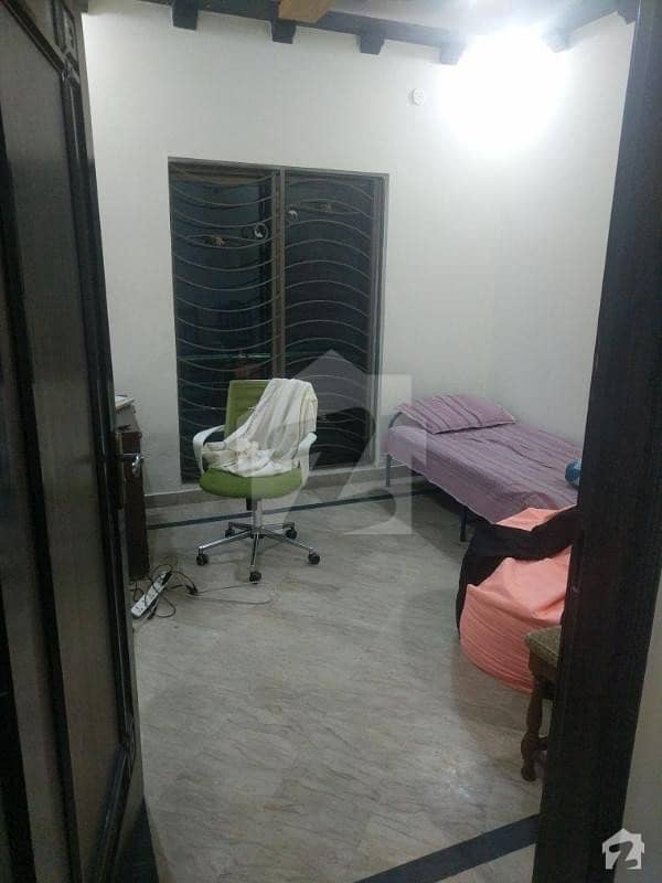 پاک عرب ہاؤسنگ سوسائٹی لاہور میں 1 کمرے کا 1 مرلہ کمرہ 10 ہزار میں کرایہ پر دستیاب ہے۔