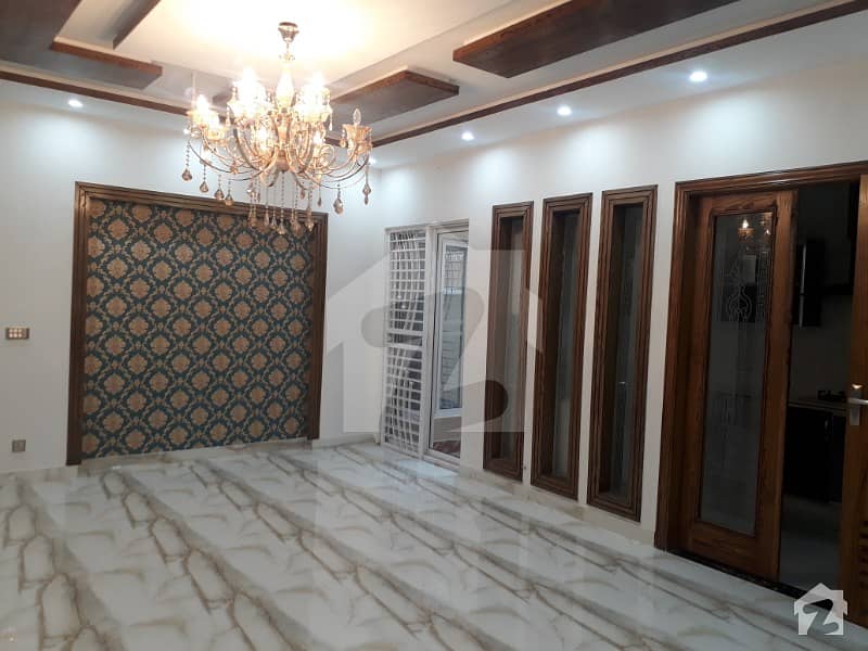 پی آئی اے ہاؤسنگ سکیم ۔ بلاک ڈی پی آئی اے ہاؤسنگ سکیم لاہور میں 5 کمروں کا 10 مرلہ مکان 2.4 کروڑ میں برائے فروخت۔