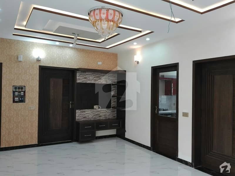 ویلینشیاء ہاؤسنگ سوسائٹی لاہور میں 3 کمروں کا 1 کنال مکان 1.25 لاکھ میں کرایہ پر دستیاب ہے۔