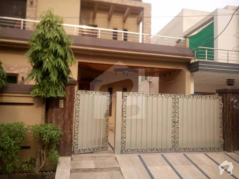 پنجاب کوآپریٹو ہاؤسنگ ۔ بلاک ای پنجاب کوآپریٹو ہاؤسنگ سوسائٹی لاہور میں 4 کمروں کا 10 مرلہ مکان 1.8 کروڑ میں برائے فروخت۔