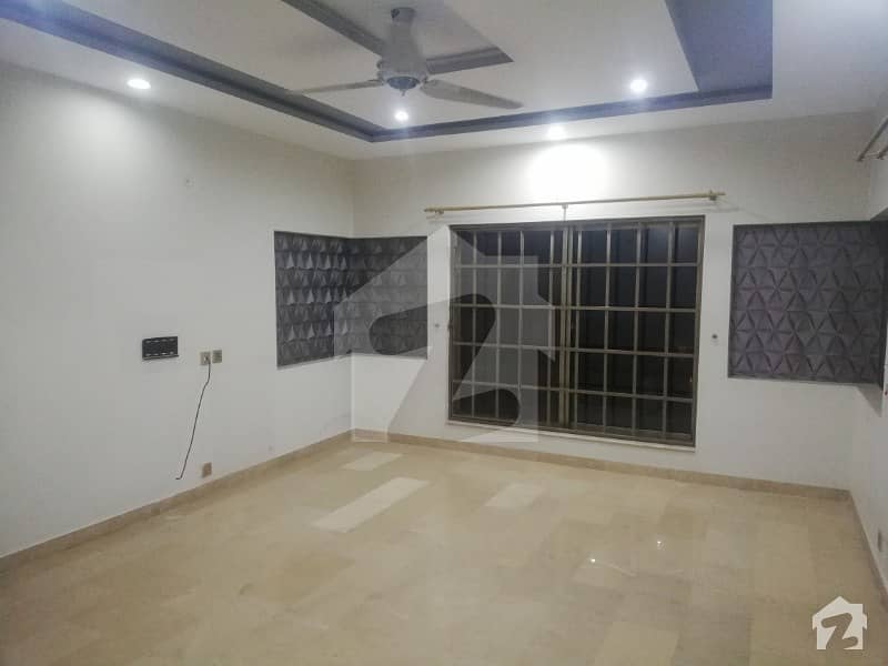 20 Marla Park facing brand new upper portion is available for rent