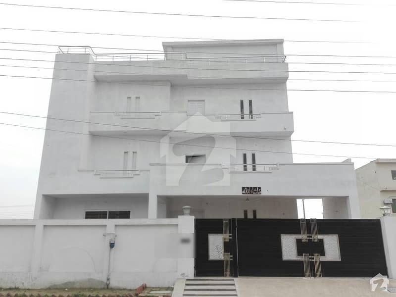 محافظ ٹاؤن فیز 2 - بلاک سی محافظ ٹاؤن فیز 2 محافظ ٹاؤن لاہور میں 18 کمروں کا 1 کنال عمارت 2.8 کروڑ میں برائے فروخت۔