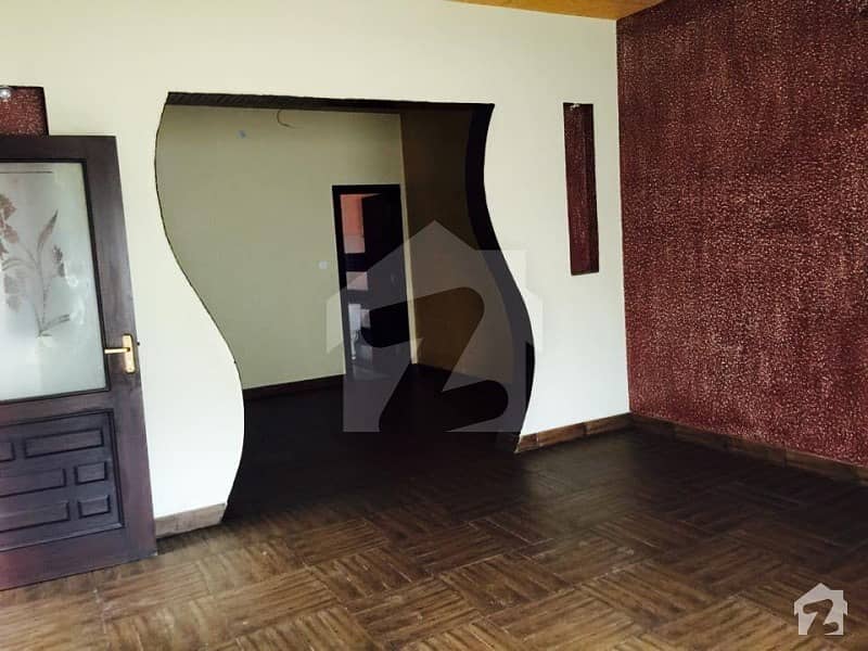 لاثانی گارڈن فیصل آباد میں 5 کمروں کا 12 مرلہ مکان 75 ہزار میں کرایہ پر دستیاب ہے۔