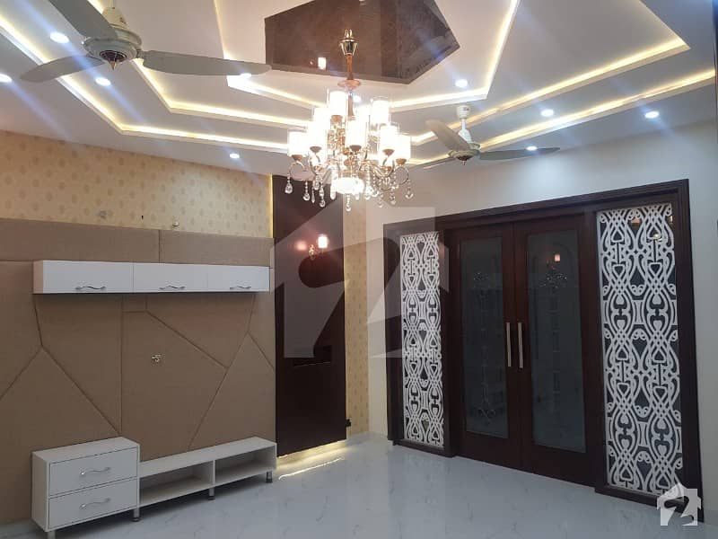 10 Marla Splendid House Available For Sale In Tulip Block Bahria Town