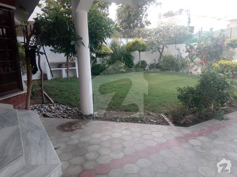 BUNGALOW FACING 3 SIDE OPEN BRAND NEW THREE BED ROOMS APARTMENT FOR SELL ITTEHAD COMMERCIAL