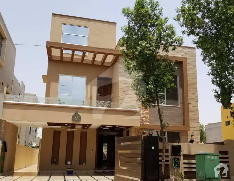 10 Marla Splendid House available for Sale in Tulip Block Bahria Town