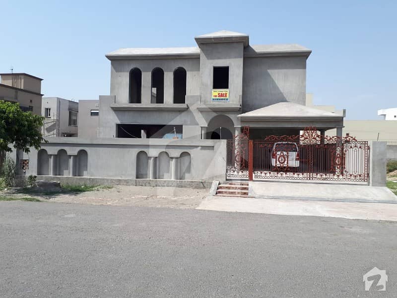 1 Kanal Gray House Structure Facing Park 70 ft Road for Sale in DHA Phase 6 Lahore