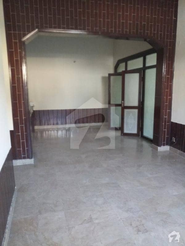 ماڈل ٹاؤن ۔ بلاک ایل ماڈل ٹاؤن لاہور میں 2 کمروں کا 10 مرلہ زیریں پورشن 45 ہزار میں کرایہ پر دستیاب ہے۔