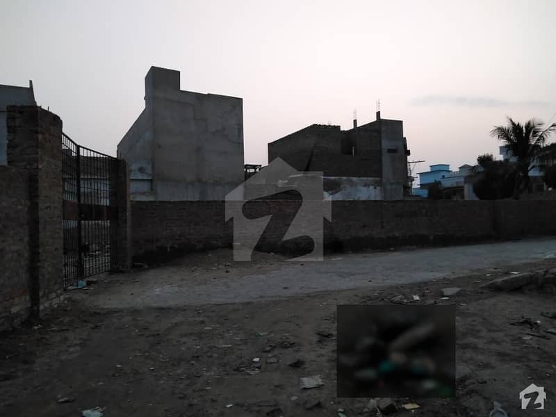 1600 Sq yard Residential plot available for sale at Alamdar Chowk Qasimabad Hyderabad