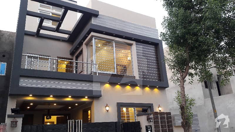 DESIGNER FINISHED 5 MARLA BRAND NEW LUXURIOUS HOUSE FOR SALE IN BAHRIA TOWN LAHORE
