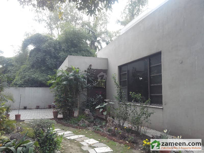 مسلم ٹاؤن لاہور میں 5 کمروں کا 2 کنال مکان 3.5 لاکھ میں کرایہ پر دستیاب ہے۔