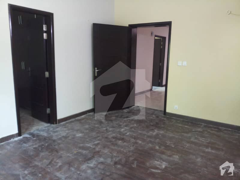 5 Marla Flat For Rent In Model Town