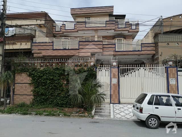 حیات آباد فیز 6 حیات آباد پشاور میں 6 کمروں کا 10 مرلہ مکان 80 ہزار میں کرایہ پر دستیاب ہے۔