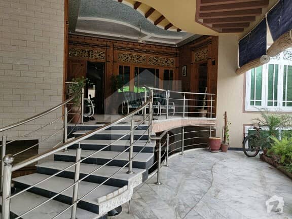 حیات آباد فیز 6 حیات آباد پشاور میں 11 کمروں کا 1 کنال مکان 6.95 کروڑ میں برائے فروخت۔