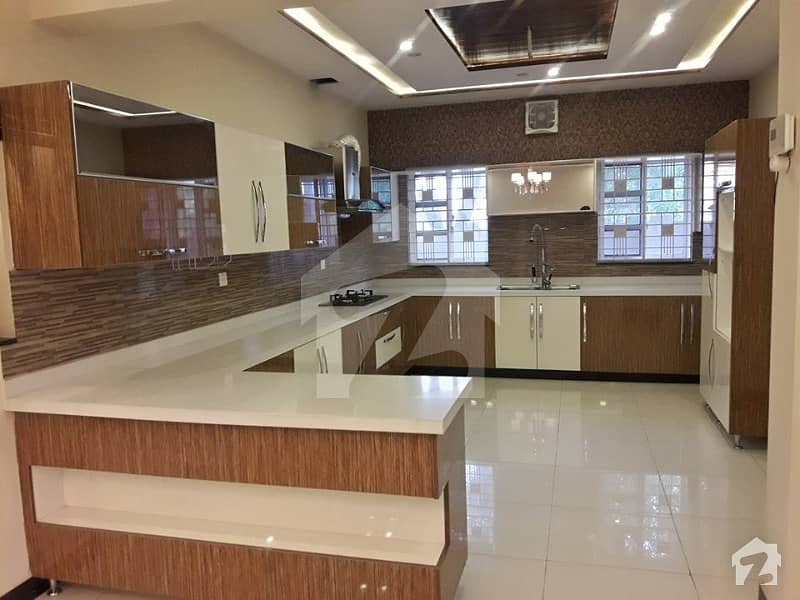 10 Marla Stylish Like New House For Rent In Bahria Town Lahore