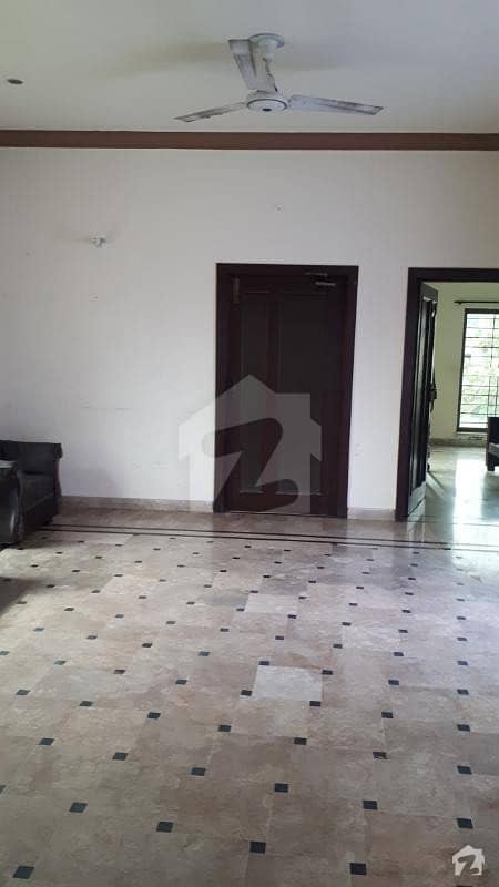 خیابانِ گارڈنز فیصل آباد میں 2 کمروں کا 8 مرلہ مکان 25 ہزار میں کرایہ پر دستیاب ہے۔