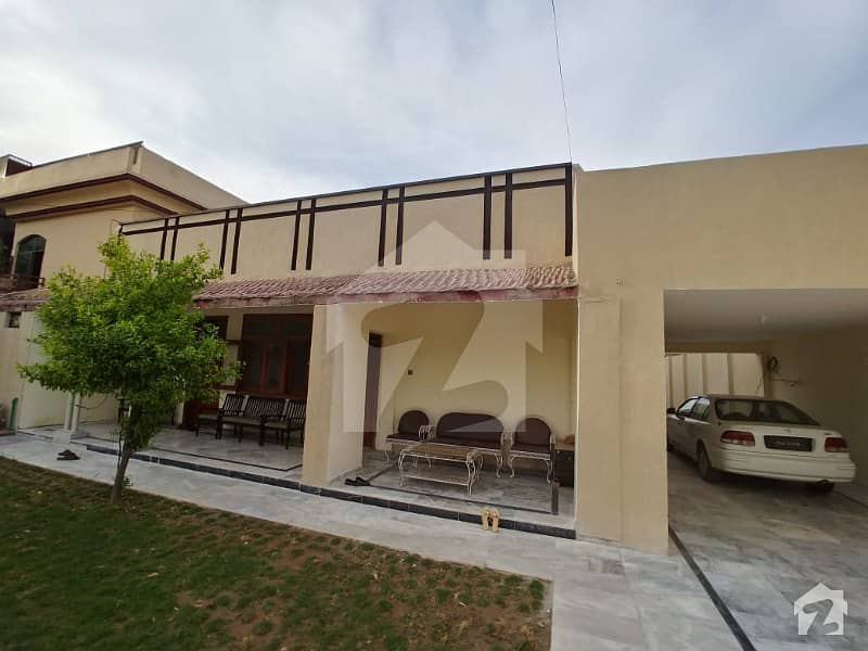 حیات آباد فیز 1 حیات آباد پشاور میں 4 کمروں کا 1 کنال مکان 3.7 کروڑ میں برائے فروخت۔