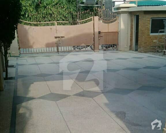 ٹاؤن شپ ۔ سیکٹر سی 1 ٹاؤن شپ لاہور میں 6 کمروں کا 2 کنال مکان 6 کروڑ میں برائے فروخت۔