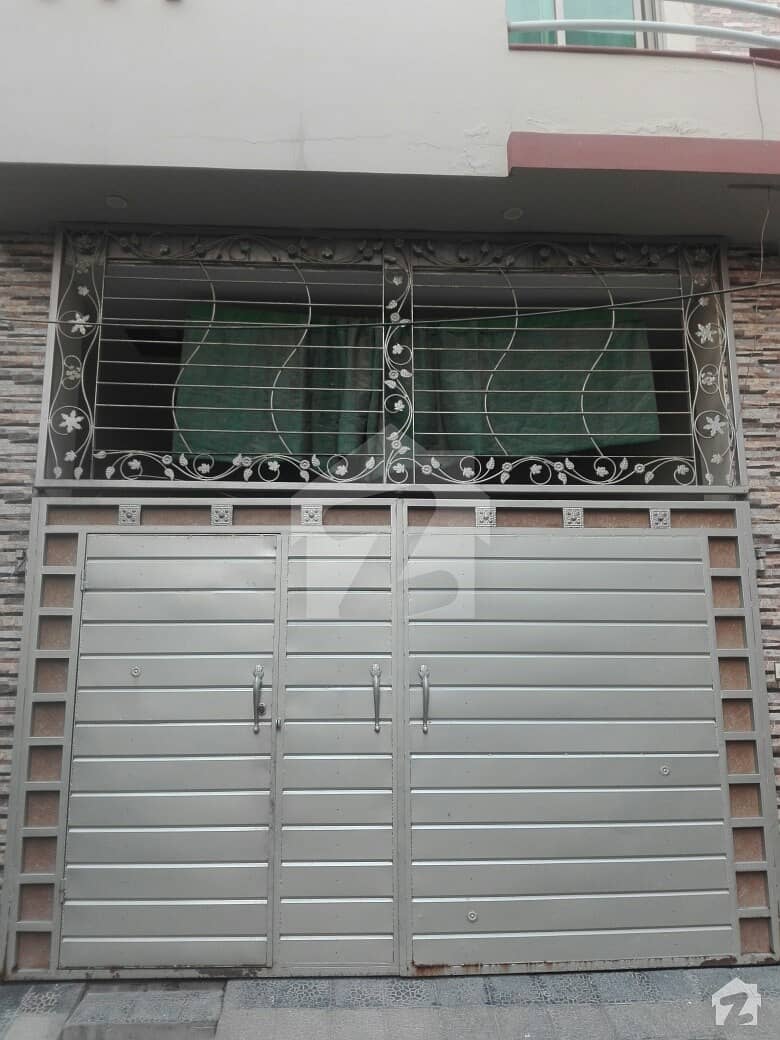 House Available For Sale On Ideal Location Gulistan Colony No 1