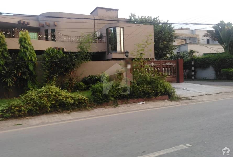 Commercial Building Is Available For Sale Model Town Block C, Model