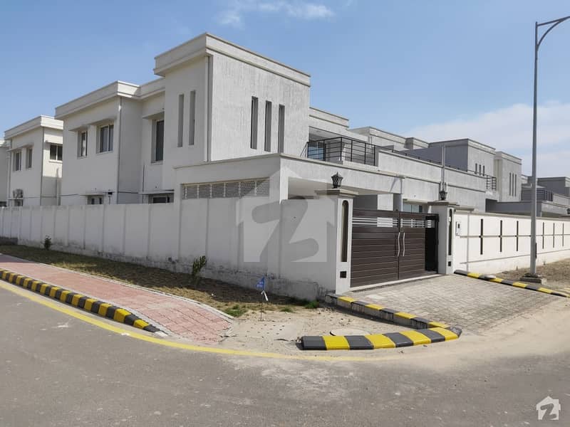 ایئرفورس آفیسرز ہاؤسنگ سکیم ملتان میں 4 کمروں کا 14 مرلہ مکان 50 ہزار میں کرایہ پر دستیاب ہے۔