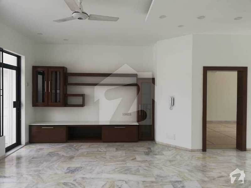 F-6 Newly Renovated House For Rent 4 Bed Room With Beautiful Green Lawn Best For Foreigners
