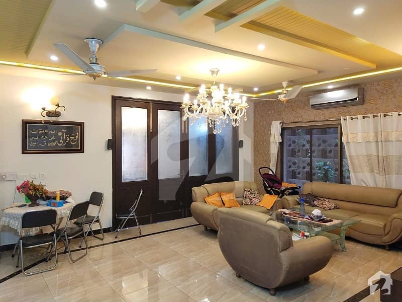 بحریہ ٹاؤن سیکٹر سی بحریہ ٹاؤن لاہور میں 5 کمروں کا 14 مرلہ مکان 2.6 کروڑ میں برائے فروخت۔