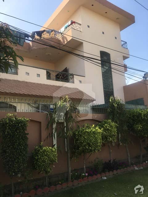 ریواز گارڈن لاہور میں 4 کمروں کا 10 مرلہ مکان 1.65 کروڑ میں برائے فروخت۔