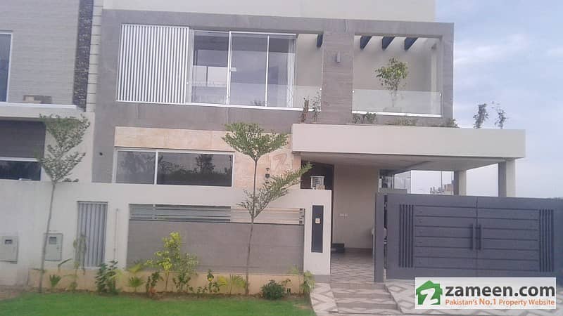 Defence Phase 8-block Z- Facing Park 14 Marla Slightly Used House For Sale