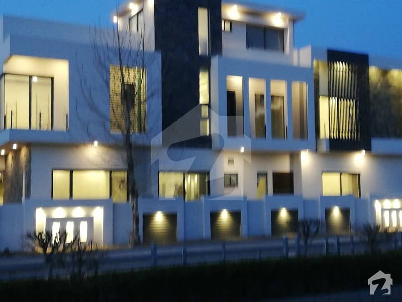 بحریہ ٹاؤن فیز 4 بحریہ ٹاؤن راولپنڈی راولپنڈی میں 6 کمروں کا 1 کنال مکان 5.5 کروڑ میں برائے فروخت۔