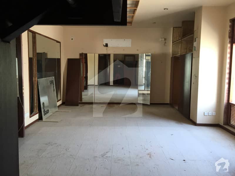 Gulberg 4 kanal Commercial Building Available Heart Of Lahore