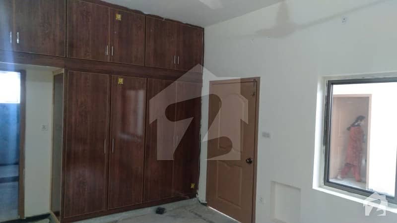 Murree Road Saddar Hostel accomodation shared rooms, Kitchen, Bath For Rent Females Only