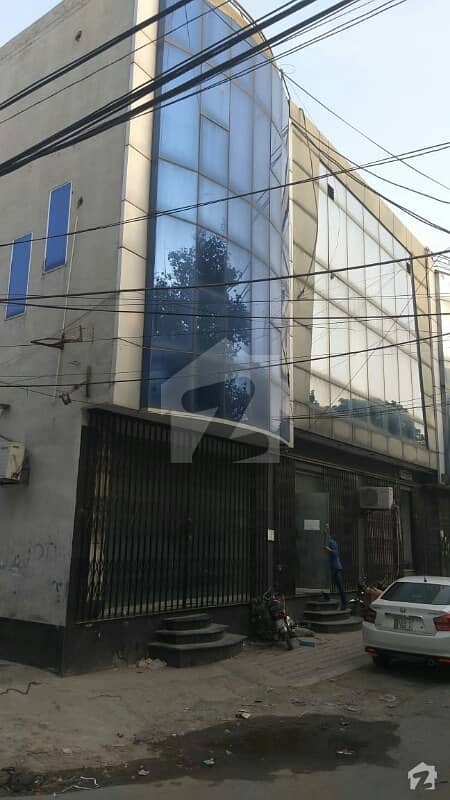 2500 Square Feet Independent office building  For Rent In Ghalib Market Gulberg 3  Lahore