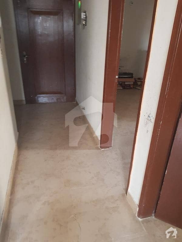 University Road Flat Is Available For Rent