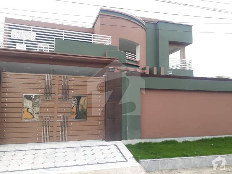 حیات آباد فیز 7 حیات آباد پشاور میں 11 کمروں کا 1 کنال مکان 6.5 کروڑ میں برائے فروخت۔