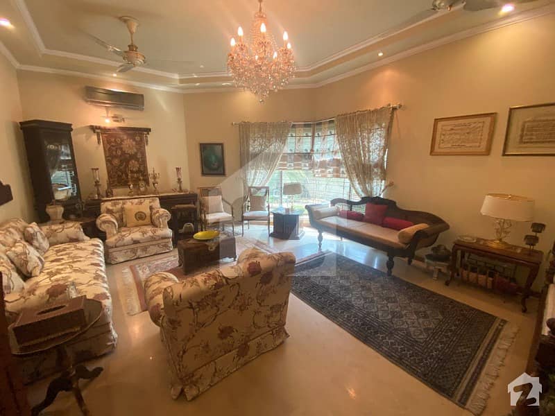 ڈی ایچ اے فیز 8 - بلاک بی ڈی ایچ اے فیز 8 ڈیفنس (ڈی ایچ اے) لاہور میں 5 کمروں کا 1 کنال مکان 3.05 کروڑ میں برائے فروخت۔