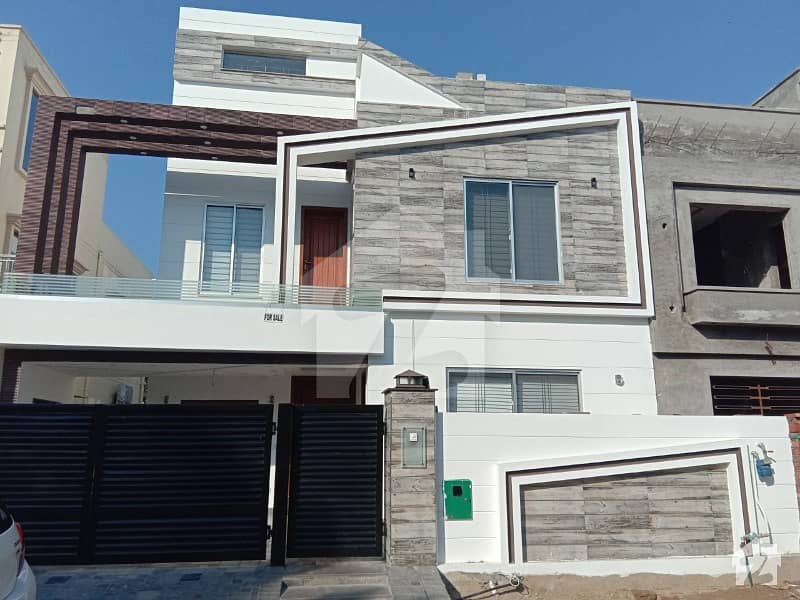 Luxury 10 Marla Brand New House Is Available For Sale In Bahria Town Lahore
