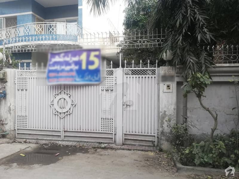 کینال بینک ہاؤسنگ سکیم لاہور میں 15 مرلہ مکان 2.5 کروڑ میں برائے فروخت۔