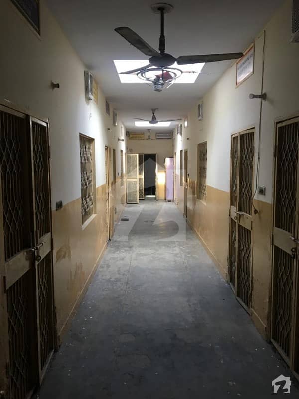 چونگی امر سدھو لاہور میں 8 کمروں کا 10 مرلہ مکان 1.7 کروڑ میں برائے فروخت۔