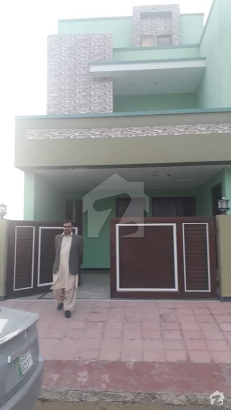 فیصل ٹاؤن - ایف ۔ 18 اسلام آباد میں 4 کمروں کا 7 مرلہ مکان 1.65 کروڑ میں برائے فروخت۔