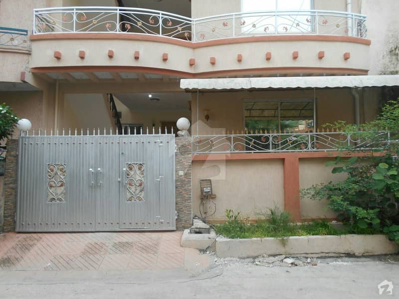 Upper Portion Available For Rent Upper Portion Available For Rent