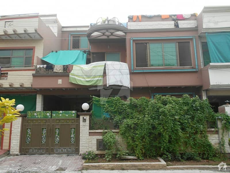Upper Portion Available For Rent Upper Portion Available For Rent
