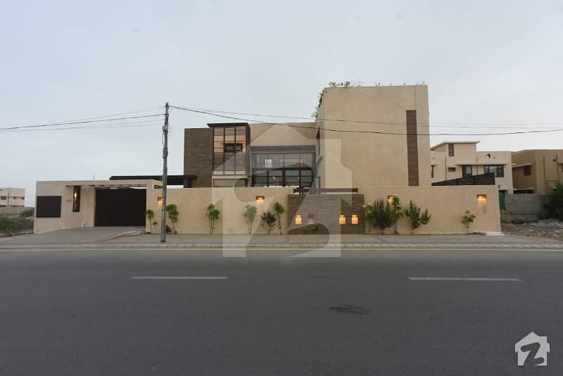 Out Class Bungalow For Rent 600 Yards in Dha Phase 8