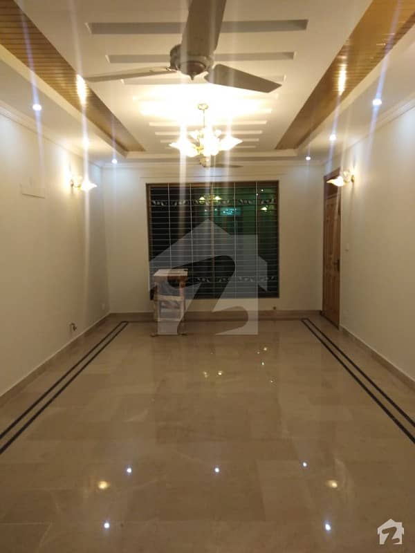 آئی ۔ 8 مرکز آئی ۔ 8 اسلام آباد میں 3 کمروں کا 1.2 کنال بالائی پورشن 1 لاکھ میں کرایہ پر دستیاب ہے۔